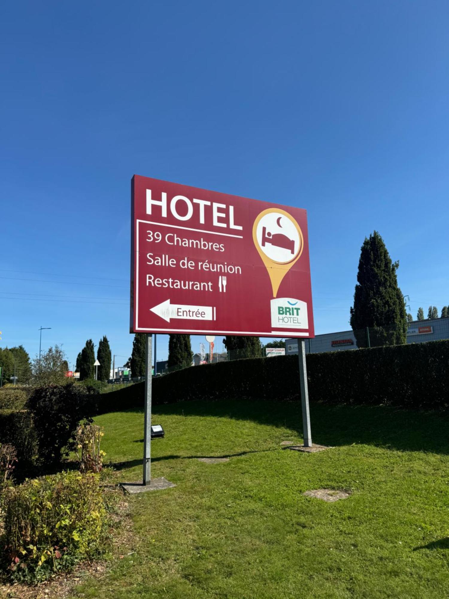 Brit Hotel Майєнн Екстер'єр фото